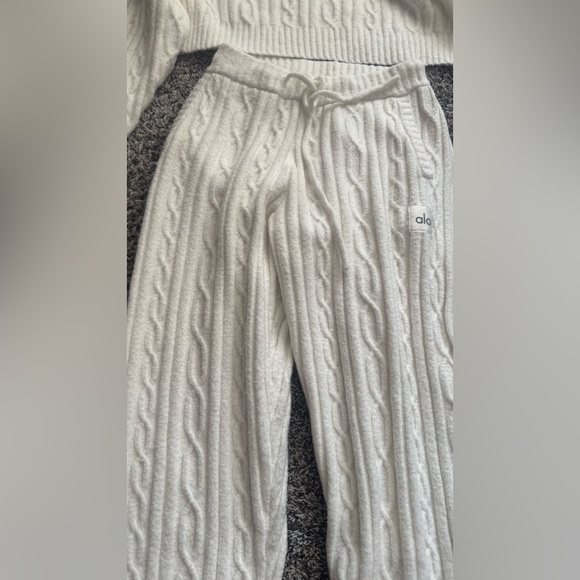 ALO Yoga White Cable Knit Set, top and bottom. Size xxs. - Picture 4 of 9